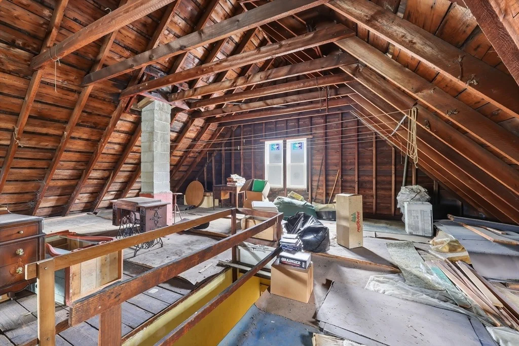 Photo of 84 Middlefield Rd