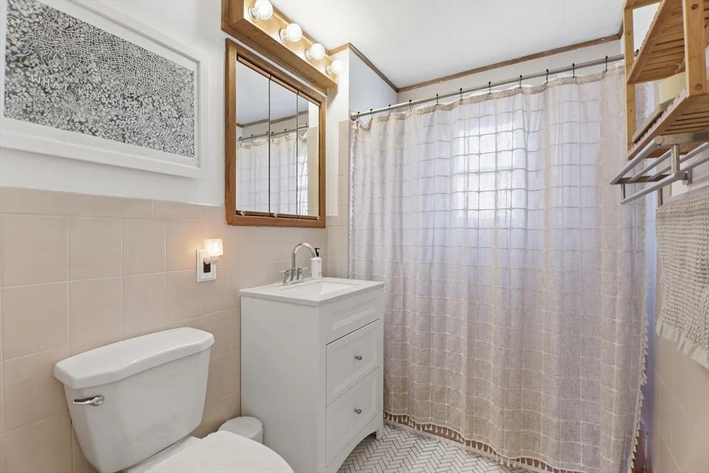Photo of Unit C at 68 Colonial Cir