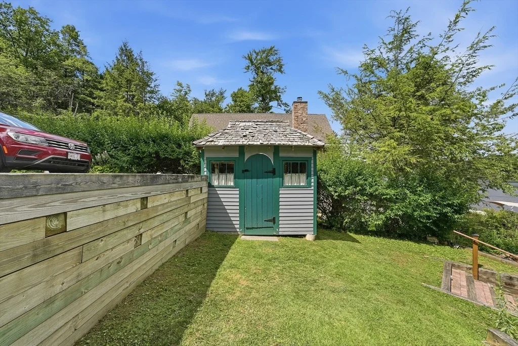 Photo of 279 Old Pond Rd
