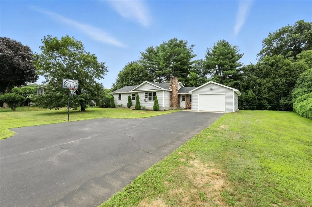 Photo of 6 Oakridge Cir