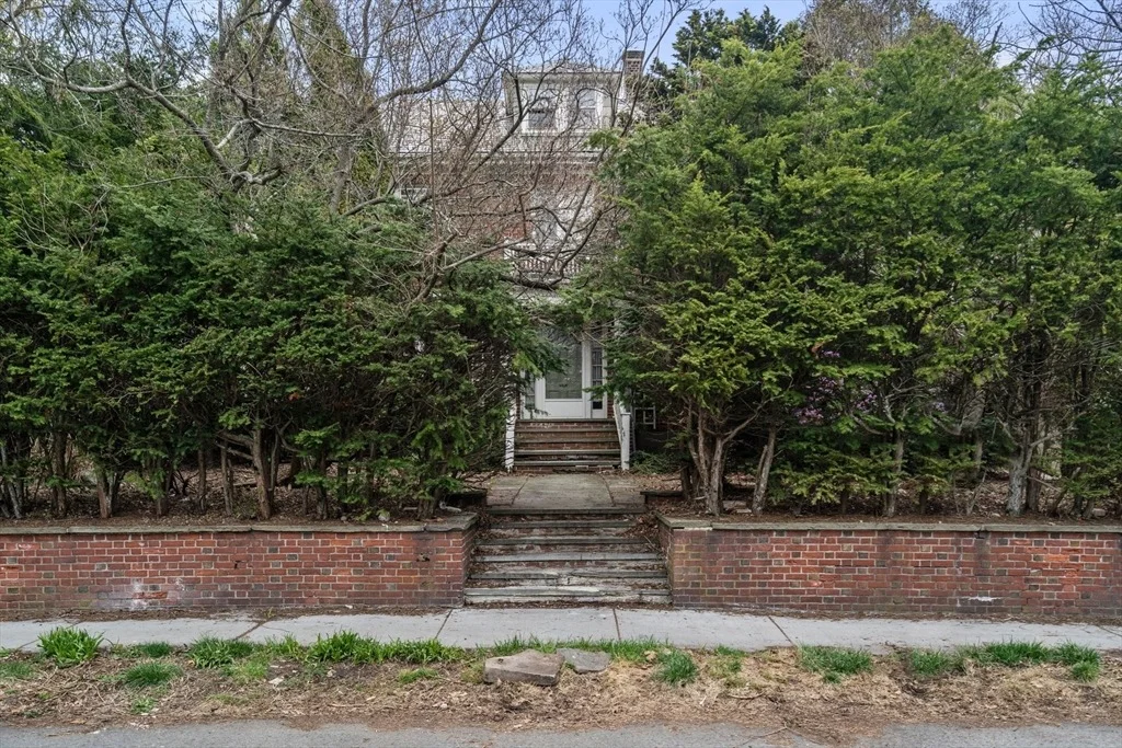 Photo of 10 Stoneleigh Cir