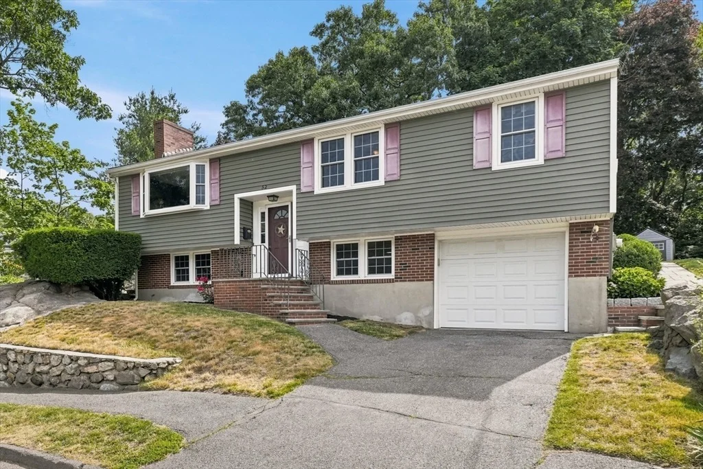 Photo of 52 Oak Ridge Circle