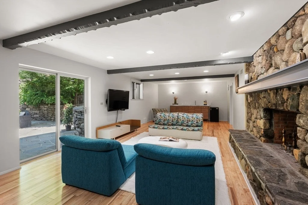 Photo of 169 Hickory Rd