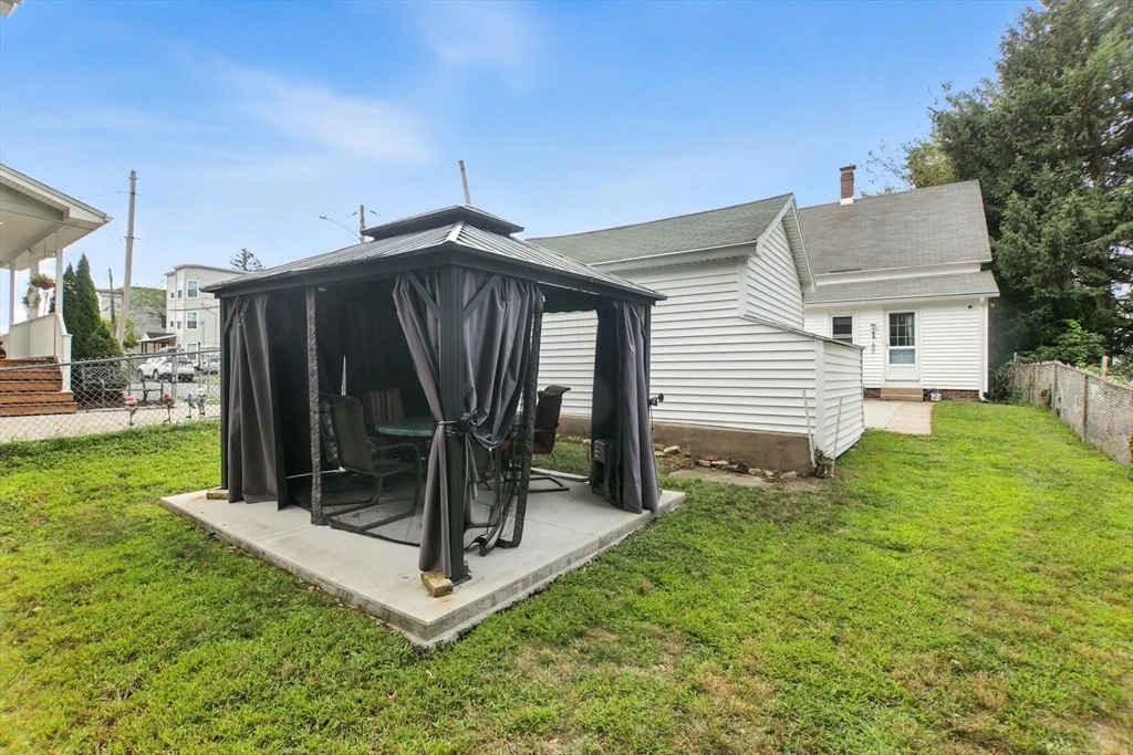 Photo of 2 Lyons St