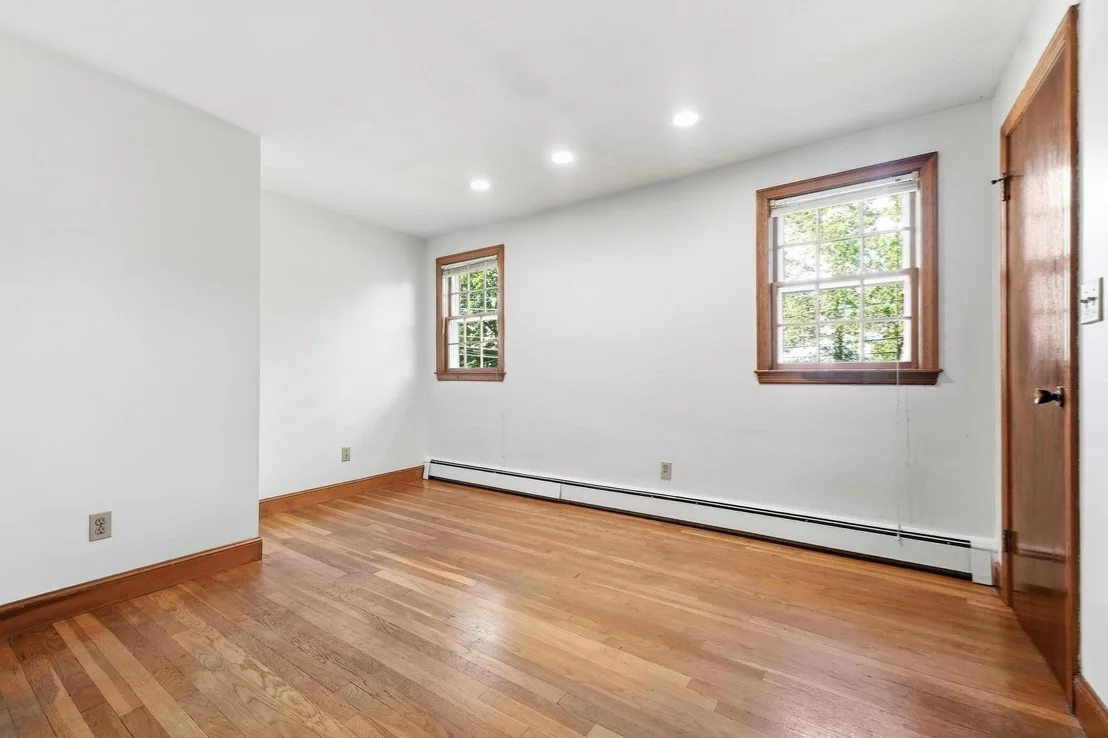 Photo of 32 Dividence Rd