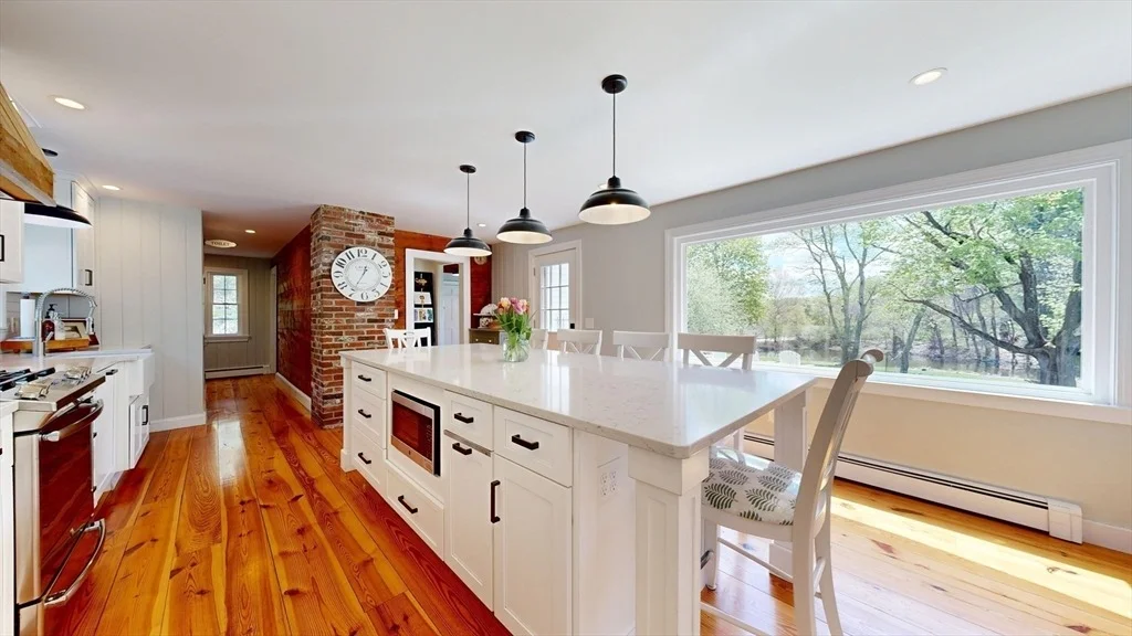 Photo of 375 Linebrook Rd