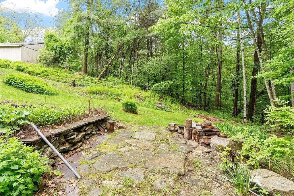 Photo of 16 Mountain Rd