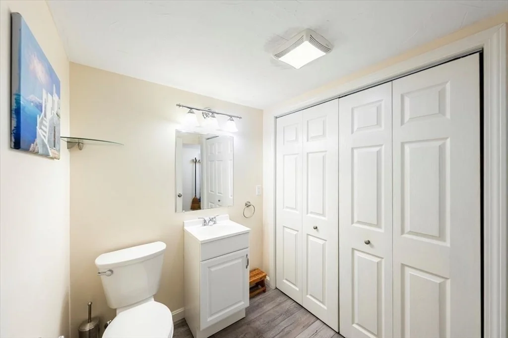 Photo of 9 Running Brook Cir