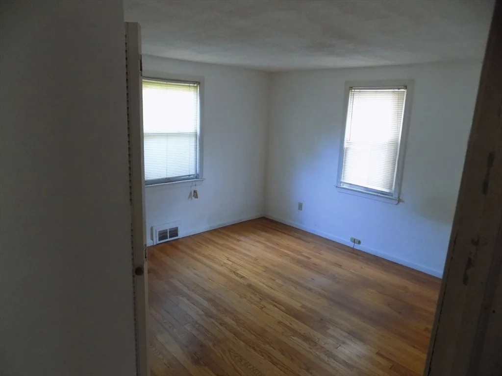Photo of 1261 Page Blvd
