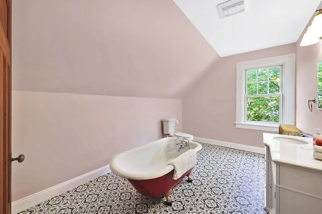 Photo of 36 Spruceland Ave