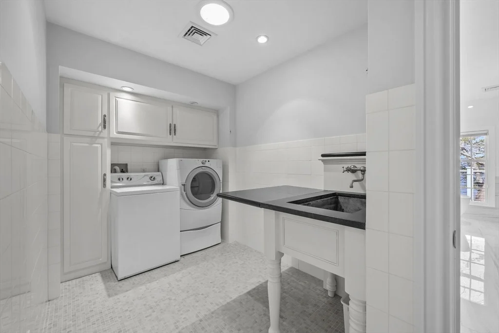 Photo of 120 Vineyard Road