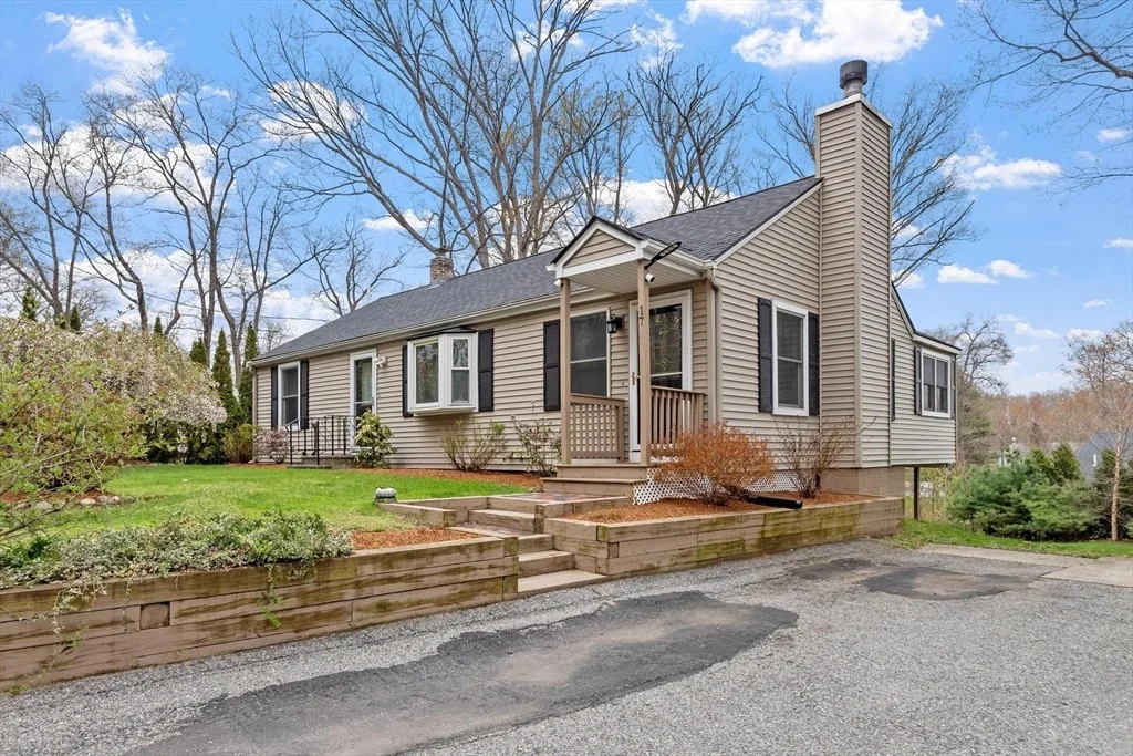 Photo of 17 Ledgewood Dr.