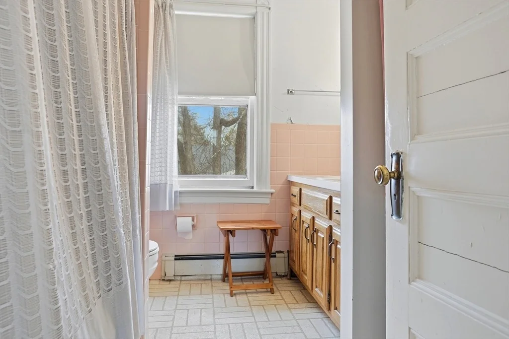 Photo of 242 Lexington Rd