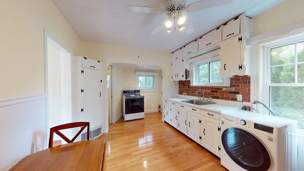 Photo of 233 Florence Ave