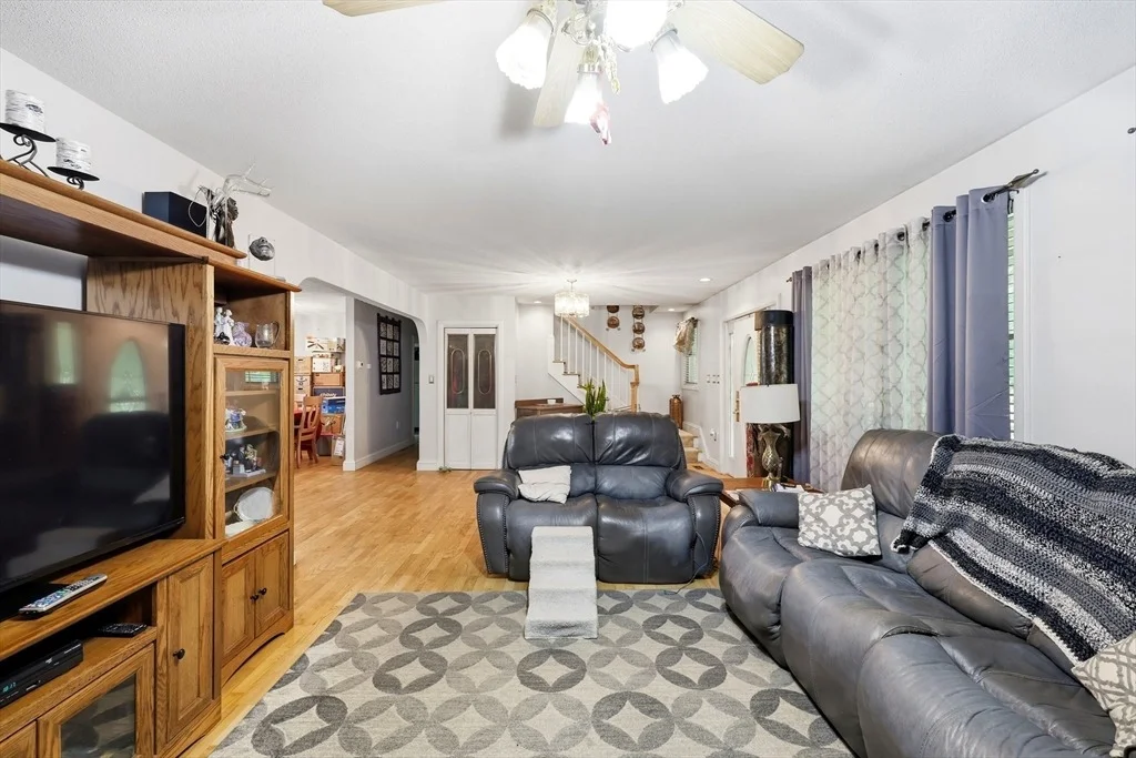 Photo of 10 Lyman Barnes Rd