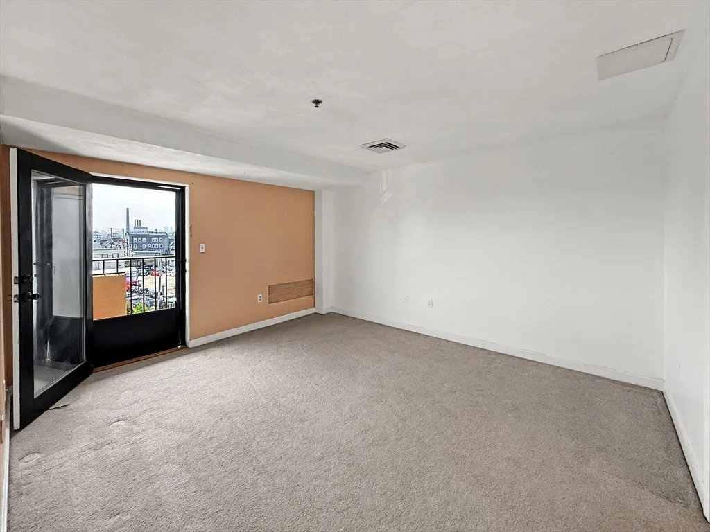 Photo of Unit 304 at 39 Parlin St