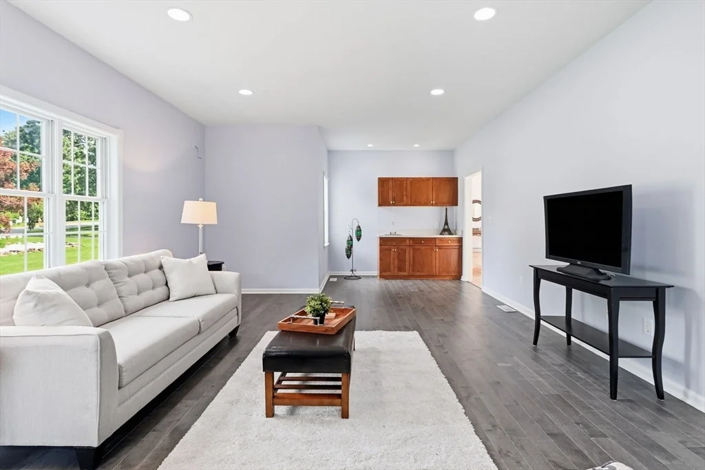 Photo of 20 Raymond Cir