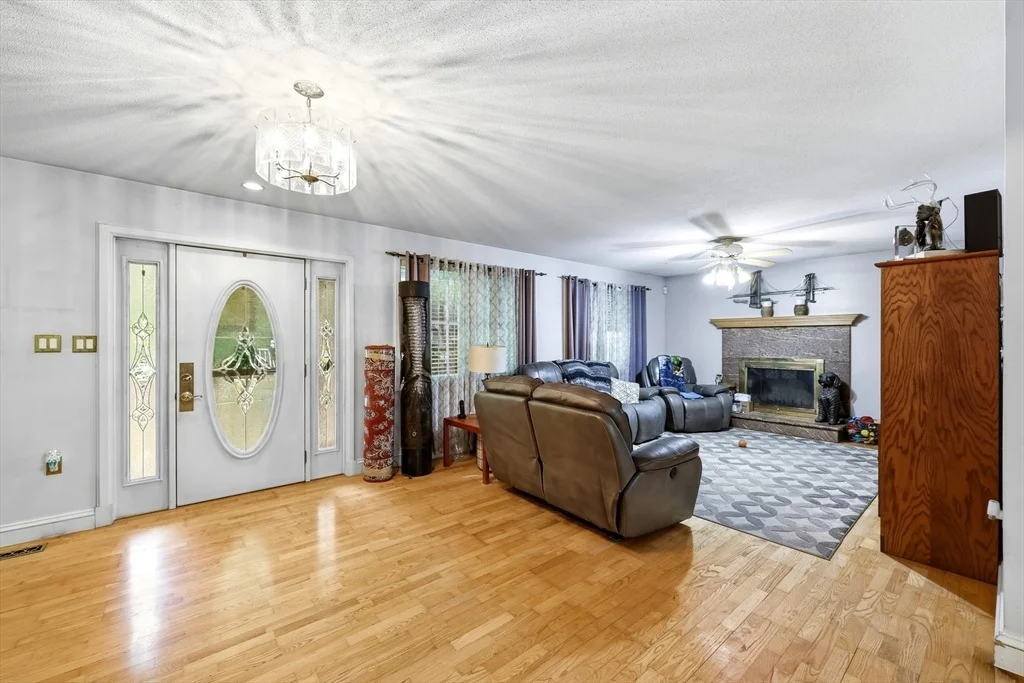 Photo of 10 Lyman Barnes Rd
