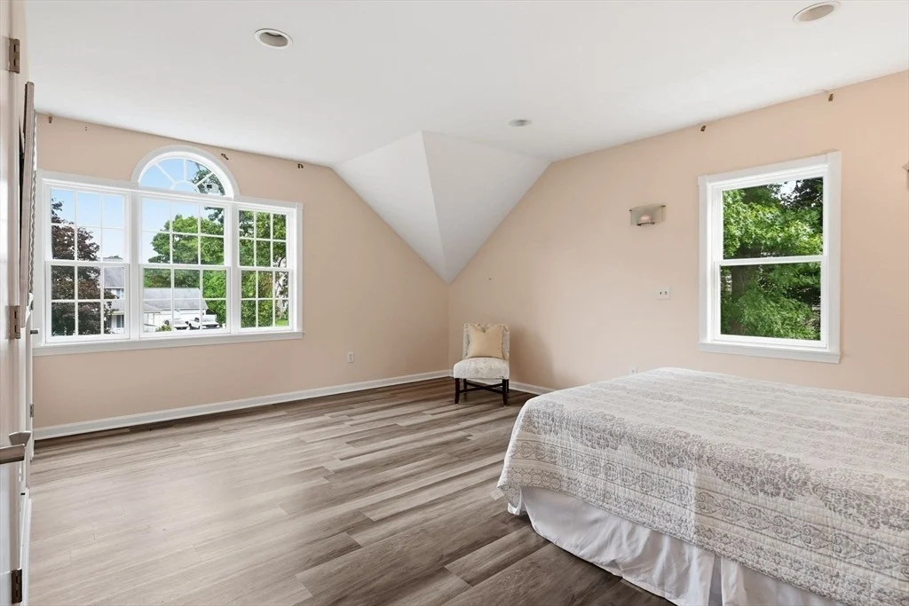 Photo of 20 Raymond Cir
