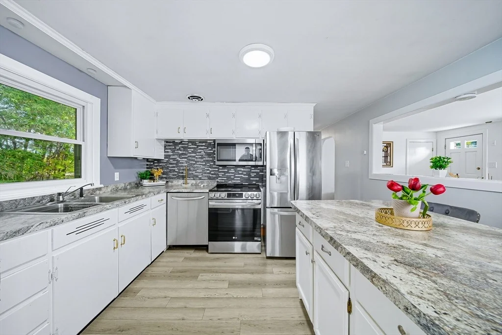 Photo of 20 Oakhill Dr