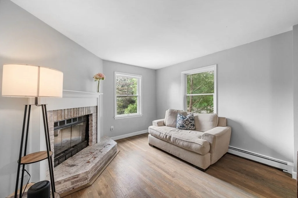 Photo of 381 Linebrook Rd
