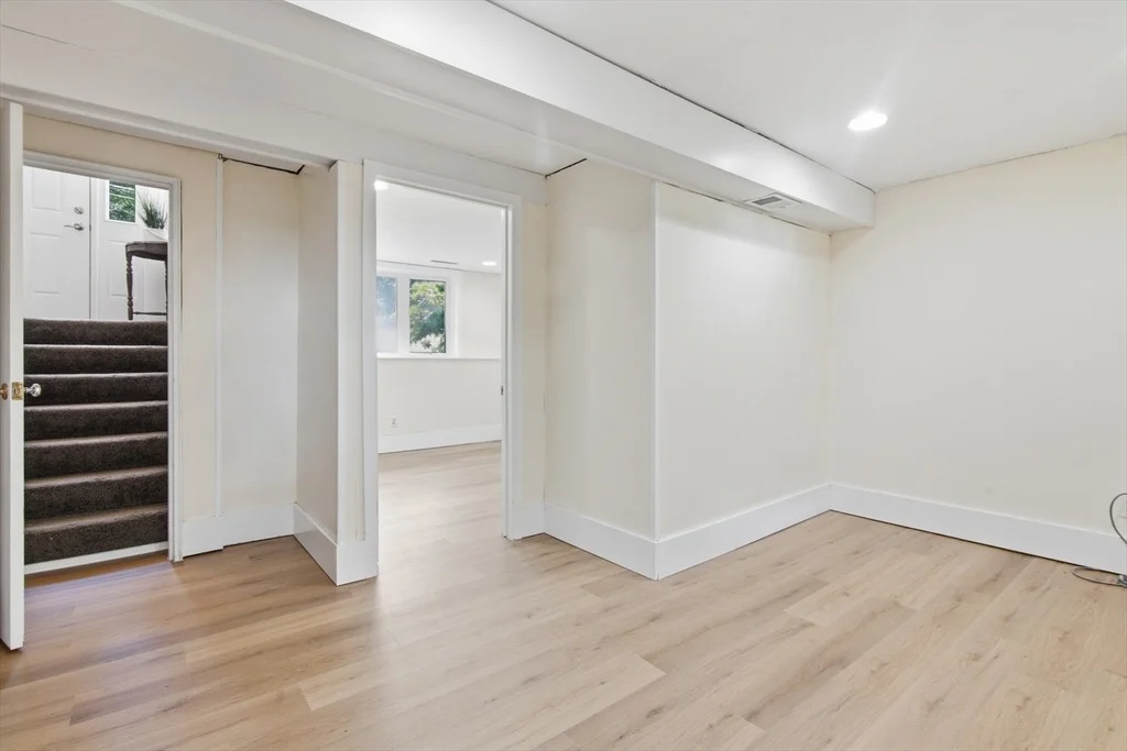 Photo of 24 Upper Joclyn Ave