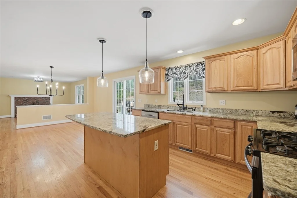 Photo of 1048 Main Rd