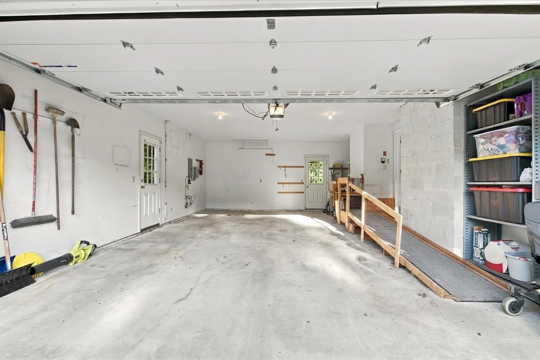 Photo of 402 Prince Hinckley Rd