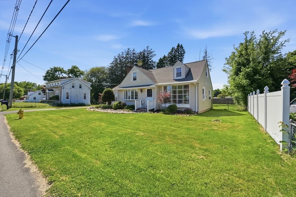 Photo of 375 River Rd