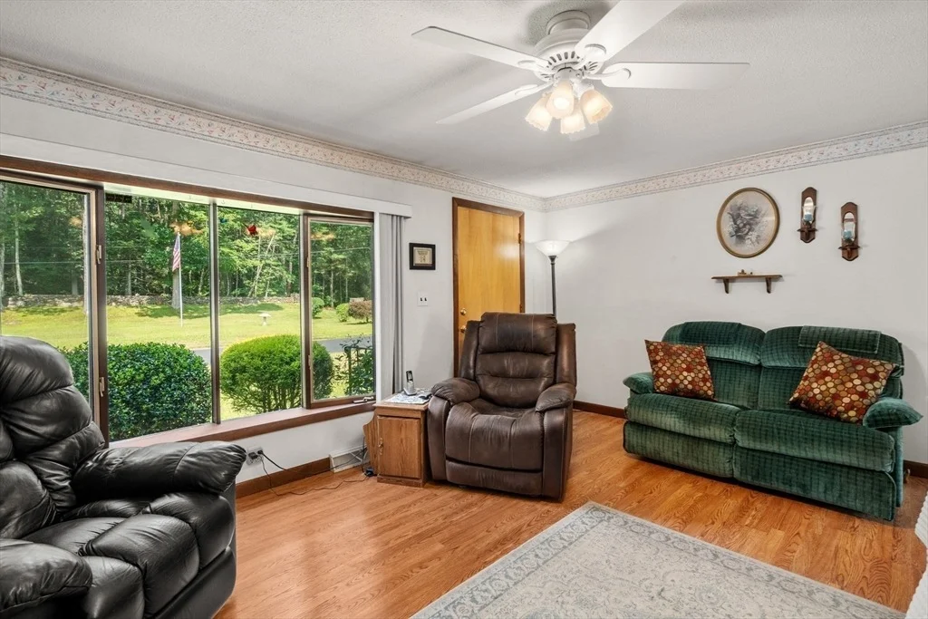 Photo of 749 Alpine Dr