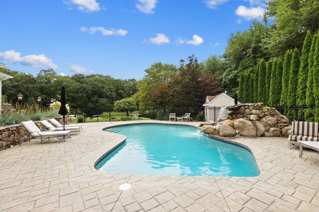Photo of 112 River Rd