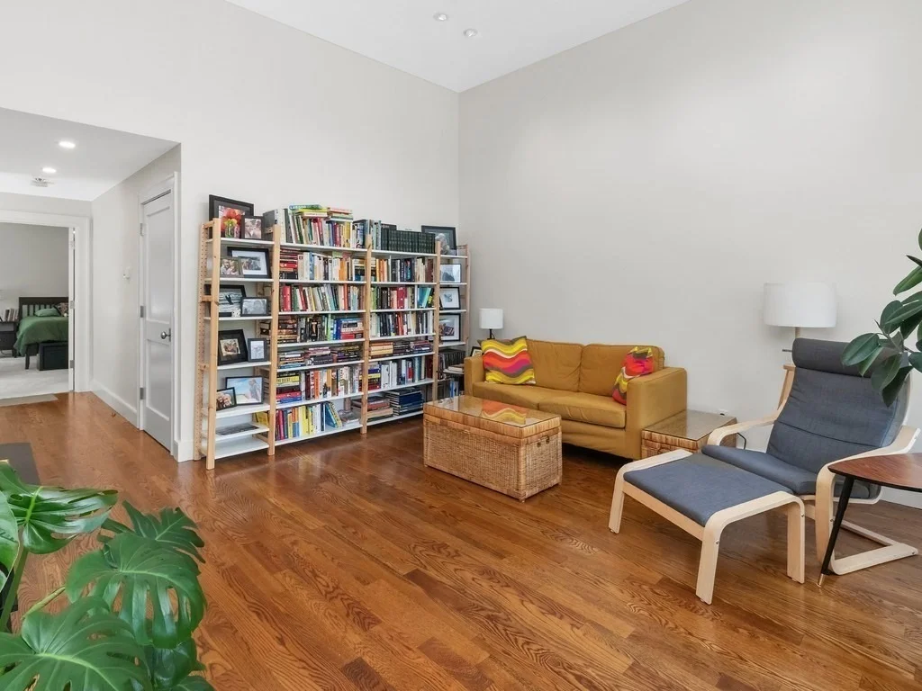 Photo of 694 Trapelo Road