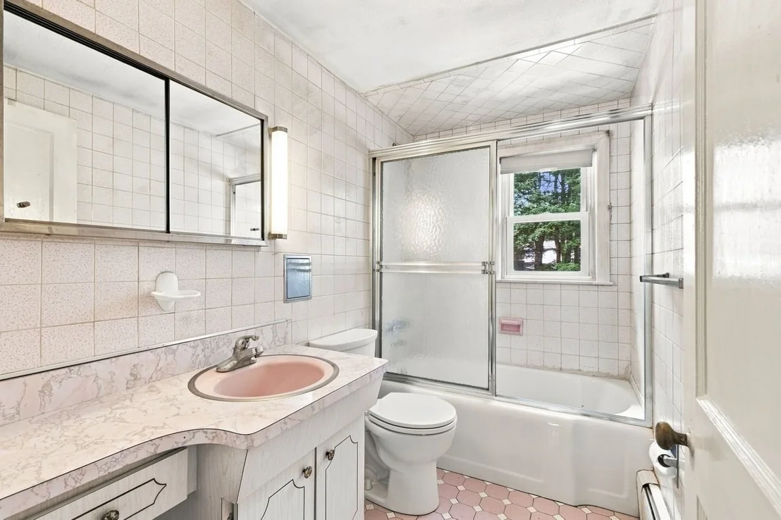 Photo of 8 Charlesgate Road