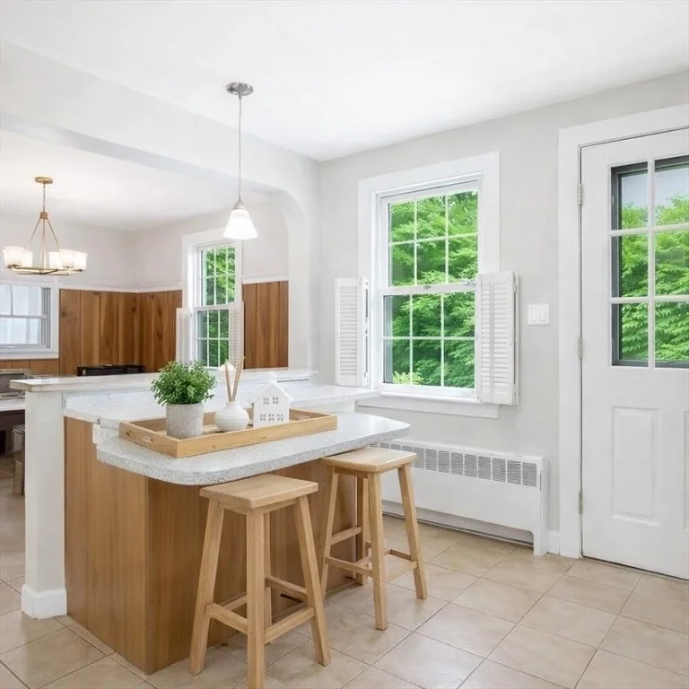 Photo of 4 Meadow Ln