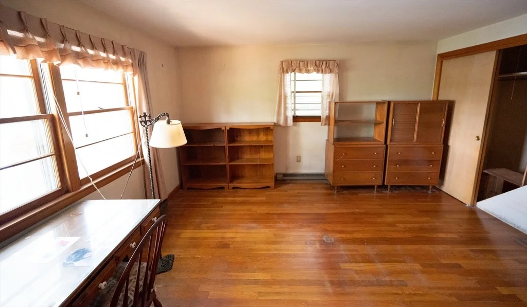 Photo of 320 Fort Pond Rd