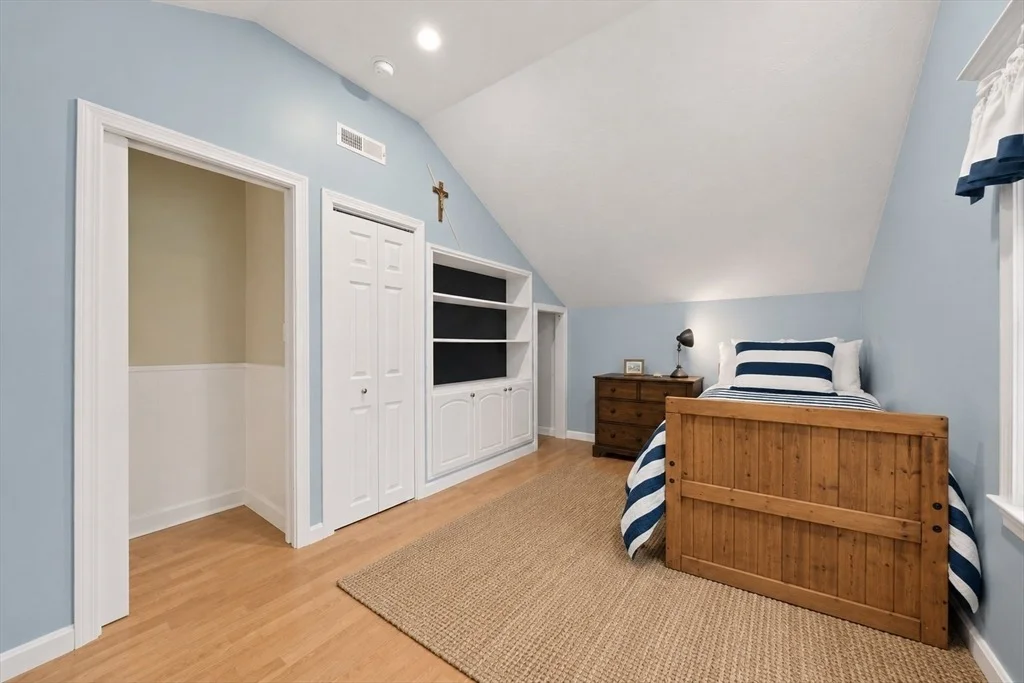 Photo of 30 Roseen Rd