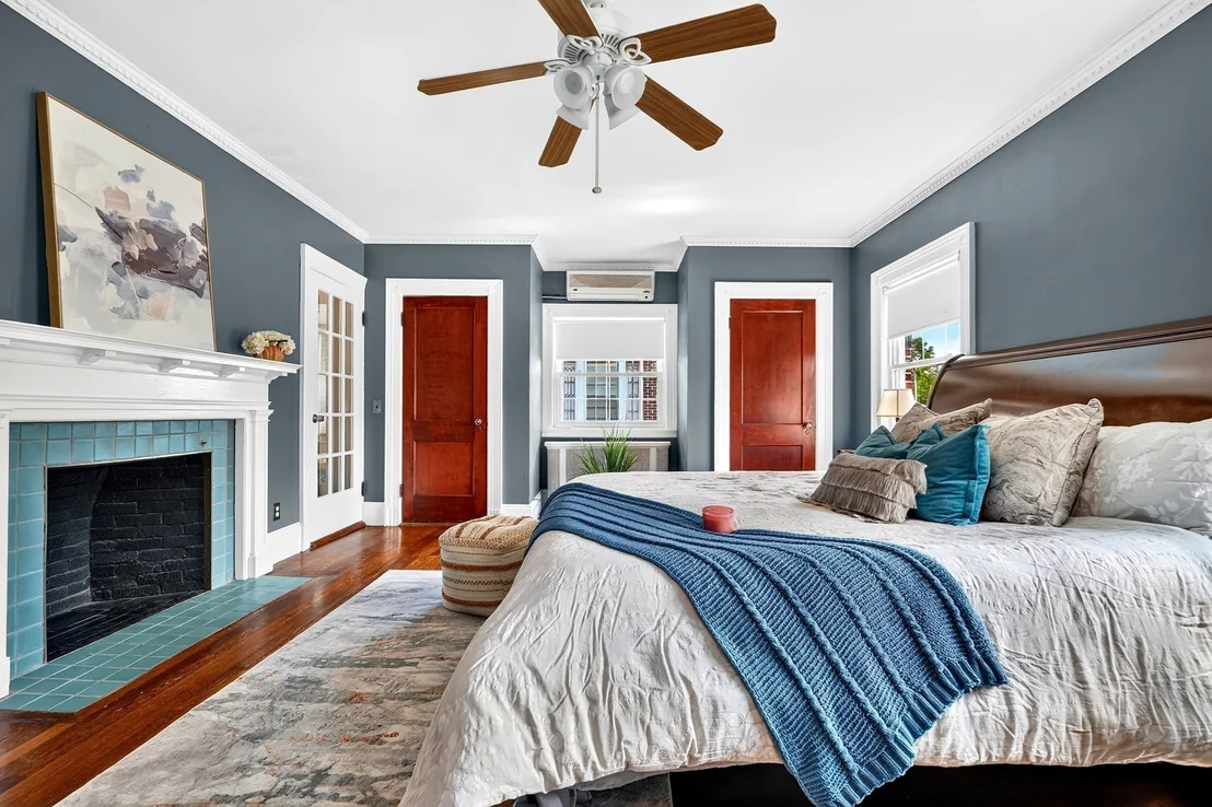 Photo of 127 Commonwealth Ave