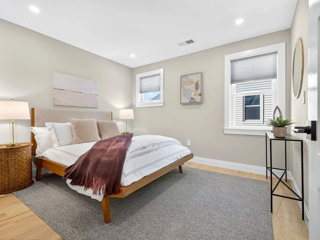 Photo of Unit 2 at 175 School St