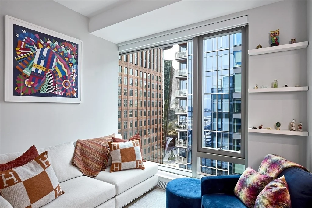 Photo of Unit 1621 at 133 Seaport Blvd