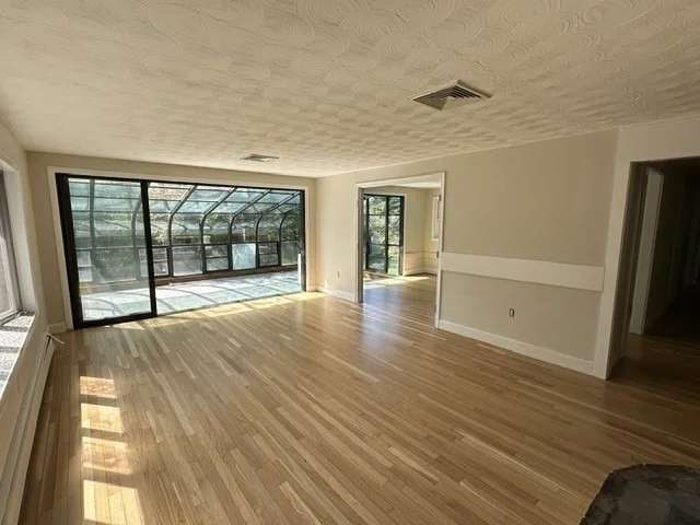 Photo of 27 Lantern Ln