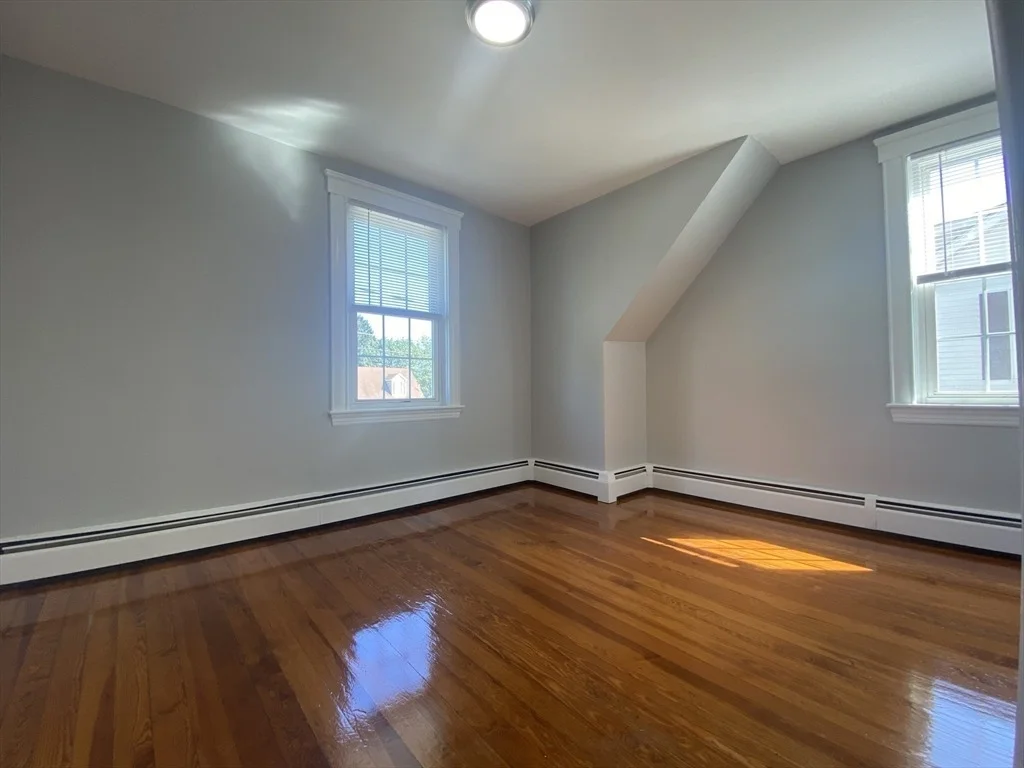 Photo of 986 N Eastern Ave