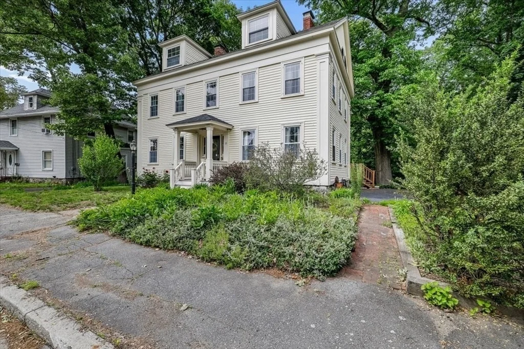 Photo of 10 Summit Ave