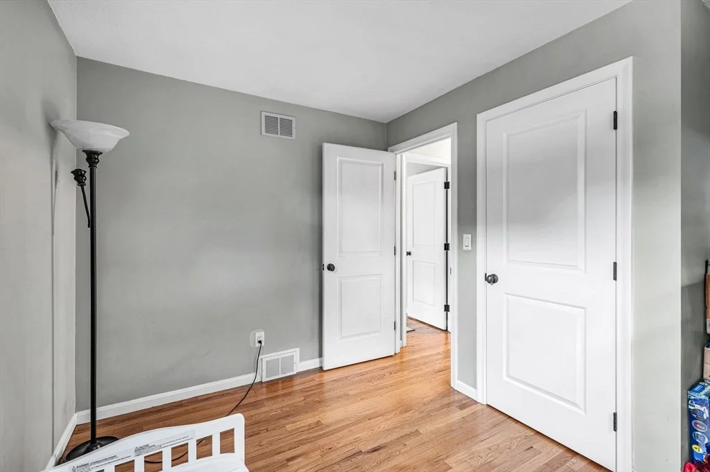 Photo of 18 Blokland Dr