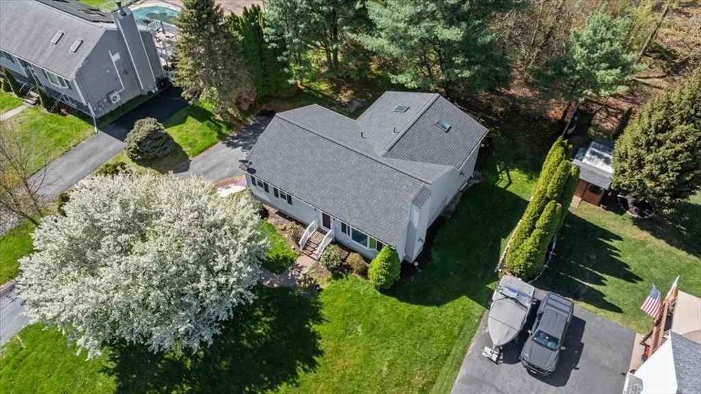 Photo of 11 Riverside Dr