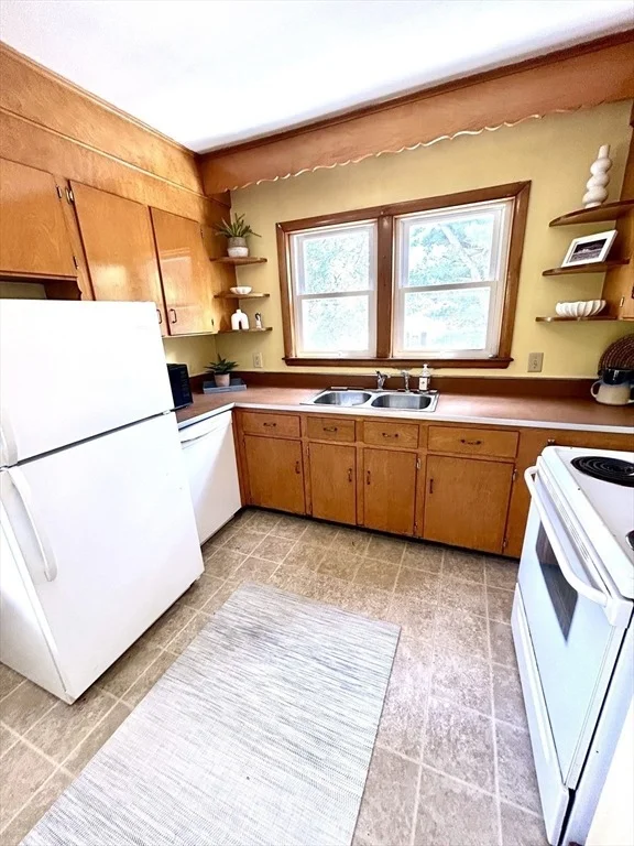 Photo of 18 Hunt Way