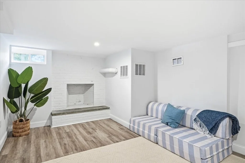 Photo of 19 Planters Field Ln