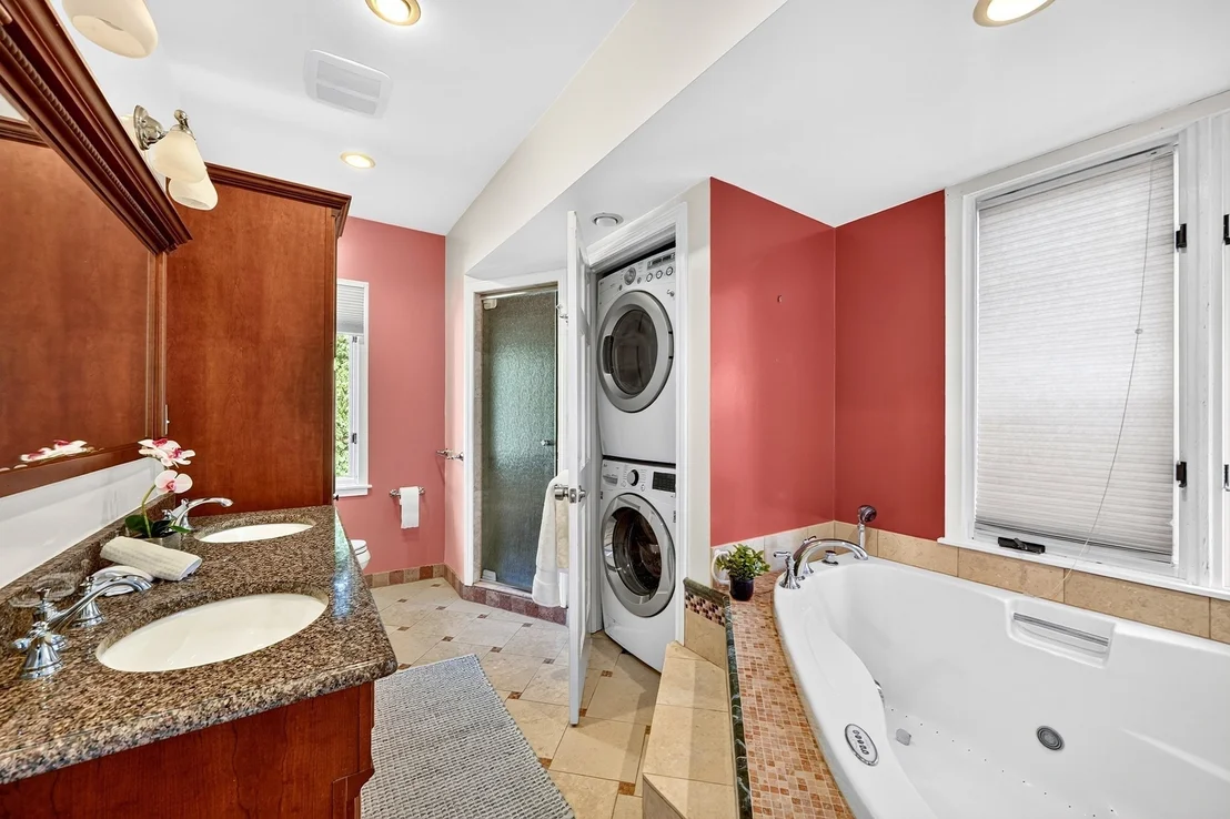 Photo of 127 Commonwealth Ave