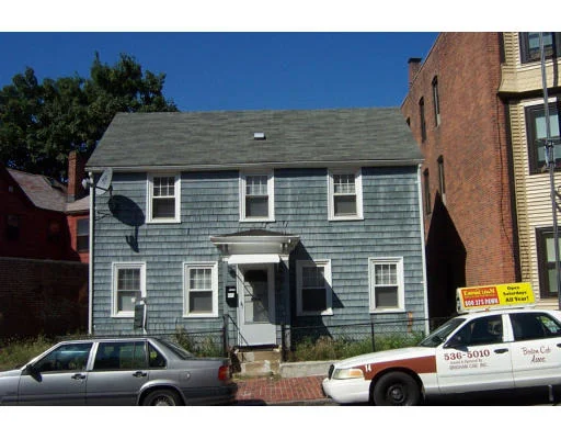 Photo of 285 Roxbury St