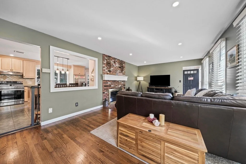 Photo of 114 Longwater Dr
