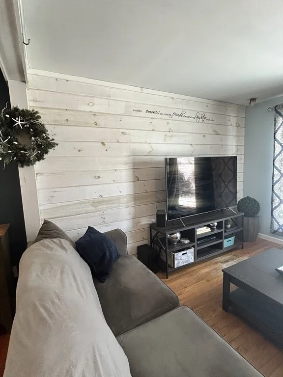 Photo of 552 Dwight Rd